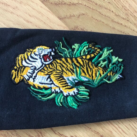 OFF-WHITE (Size XS) Tiger Sleeve Black Crewneck - Picture 6 of 11